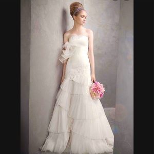 Gorgeous Vera Wang Wedding Dress.